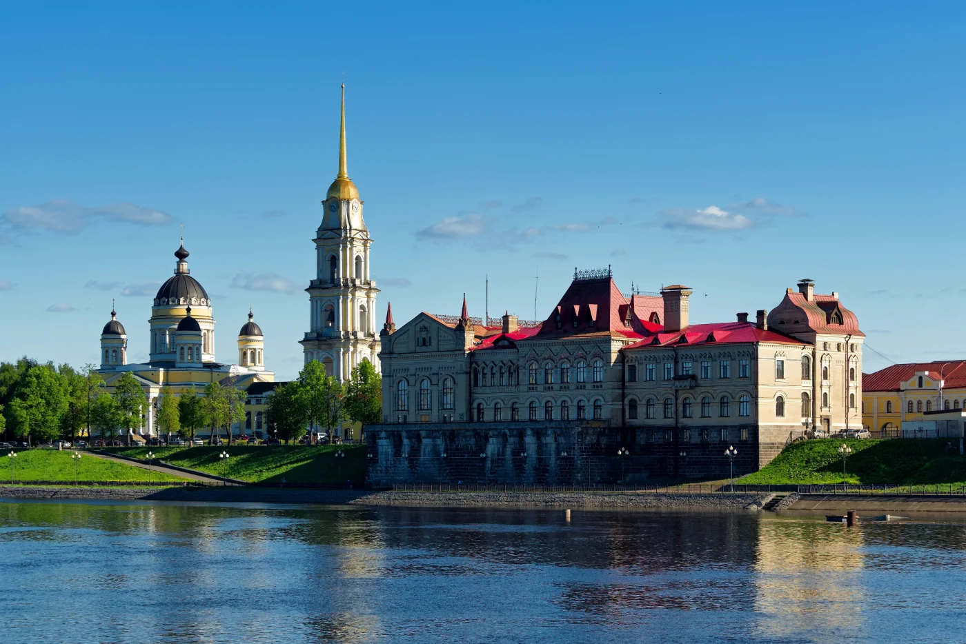 Волга в Рыбинске, набережная и Спасо-Преображенский собор