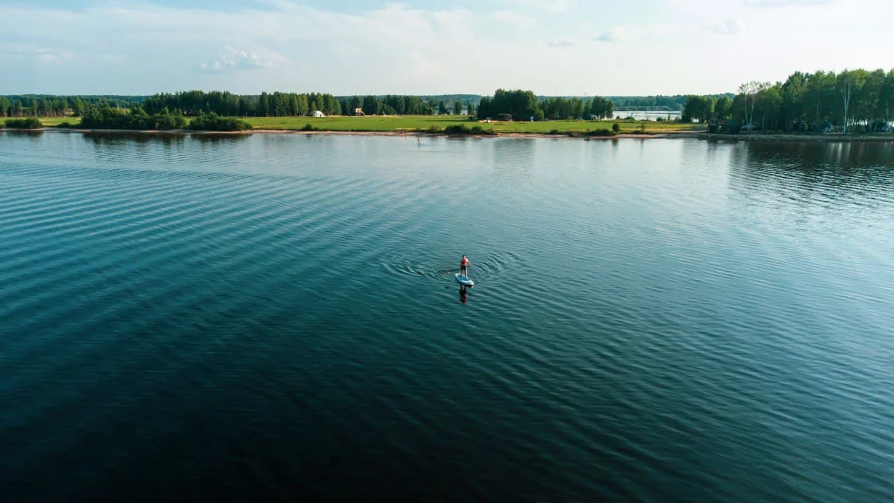 SUP на Рыбинском водохранилище у глэмпинга Ветрено